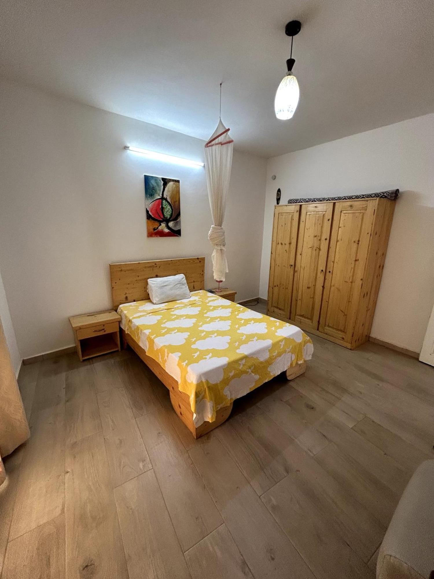 Chambre Spacieuse Avec Balcon - Salle De Bain Exterieure Privee & Breakfast Saint-Louis Ngoại thất bức ảnh