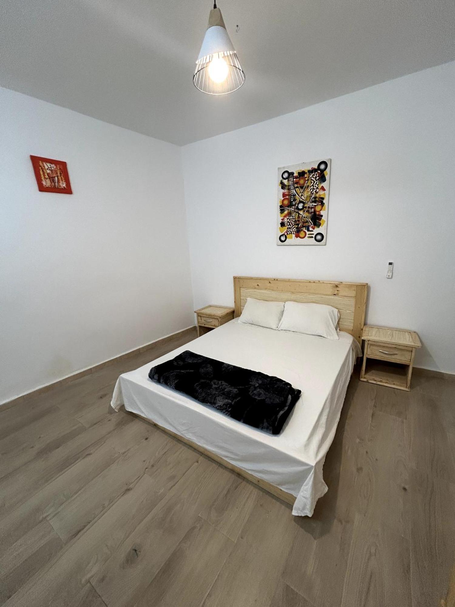 Chambre Spacieuse Avec Balcon - Salle De Bain Exterieure Privee & Breakfast Saint-Louis Ngoại thất bức ảnh