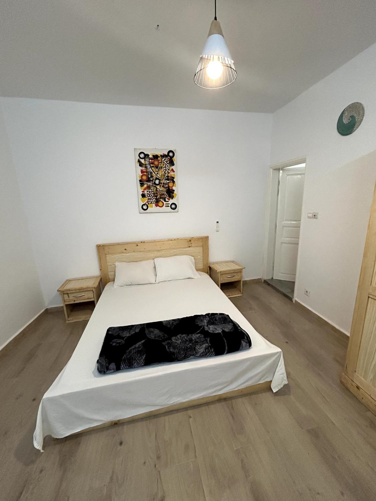 Chambre Spacieuse Avec Balcon - Salle De Bain Exterieure Privee & Breakfast Saint-Louis Ngoại thất bức ảnh